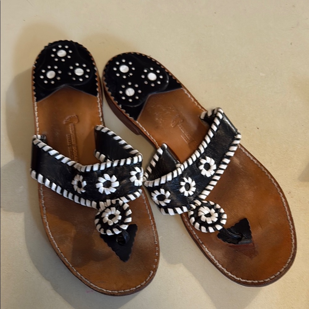 Stephen Bonanno Palm Beach Black and White Leather Thong Sandals 9